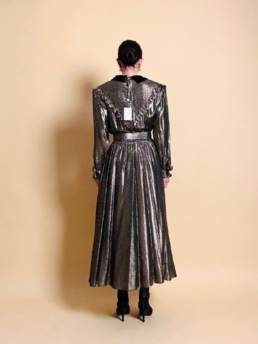 Maxi dress in seta e lamè oro con colletto in velluto nero “Valentino Miss V”
