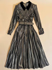 Maxi dress in seta e lamè oro con colletto in velluto nero “Valentino Miss V”
