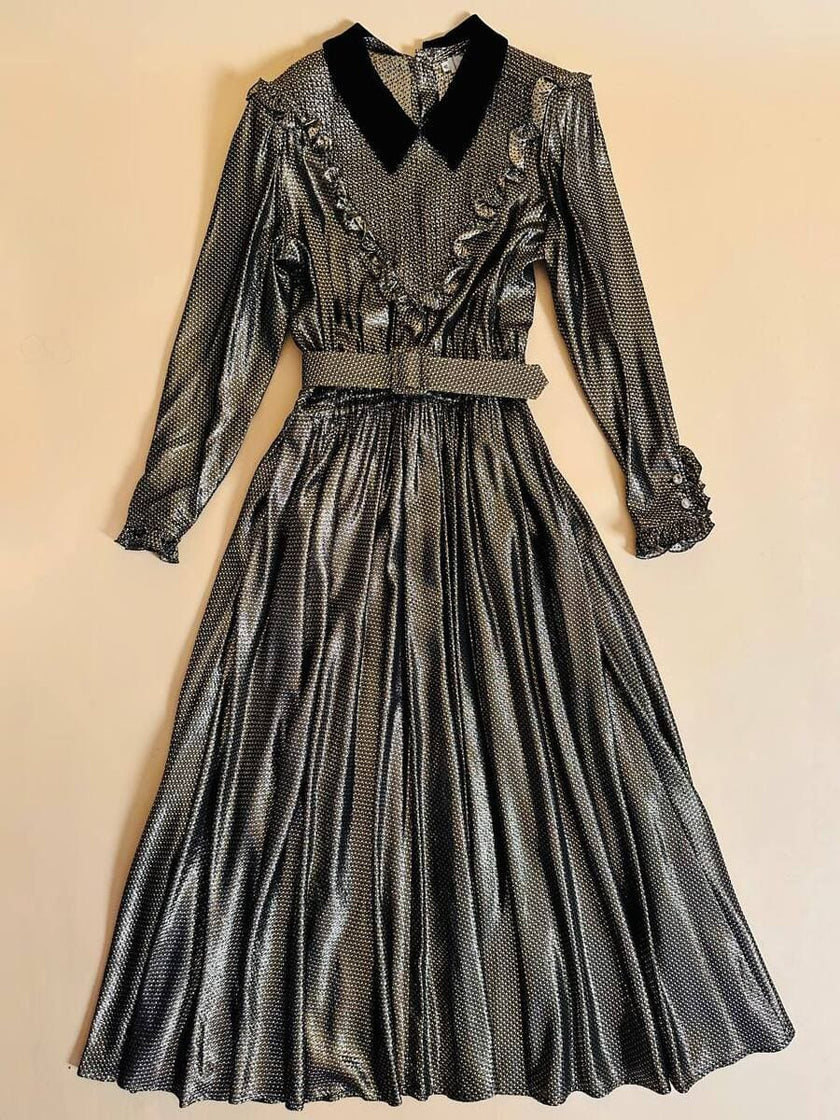 Maxi dress in seta e lamè oro con colletto in velluto nero “Valentino Miss V”