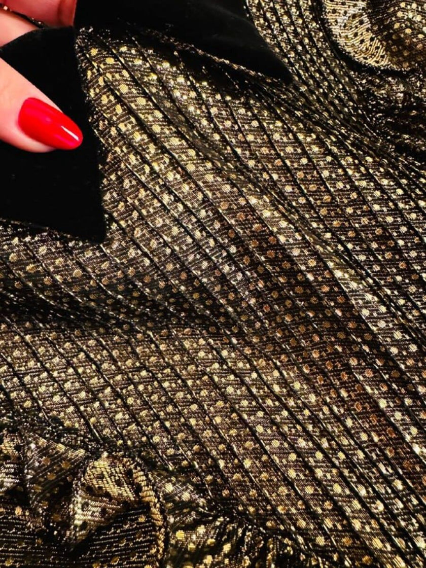 Maxi dress in seta e lamè oro con colletto in velluto nero “Valentino Miss V”