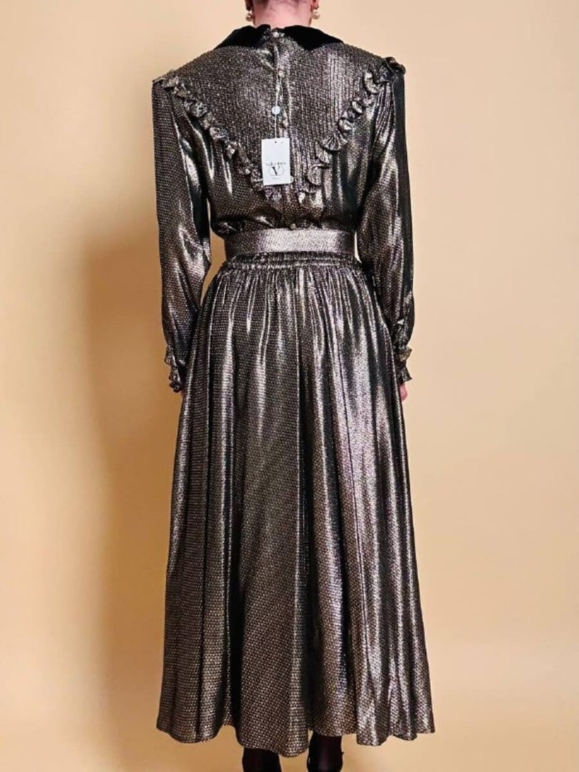 Maxi dress in seta e lamè oro con colletto in velluto nero “Valentino Miss V”