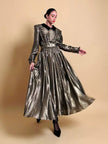 Maxi dress in seta e lamè oro con colletto in velluto nero “Valentino Miss V”