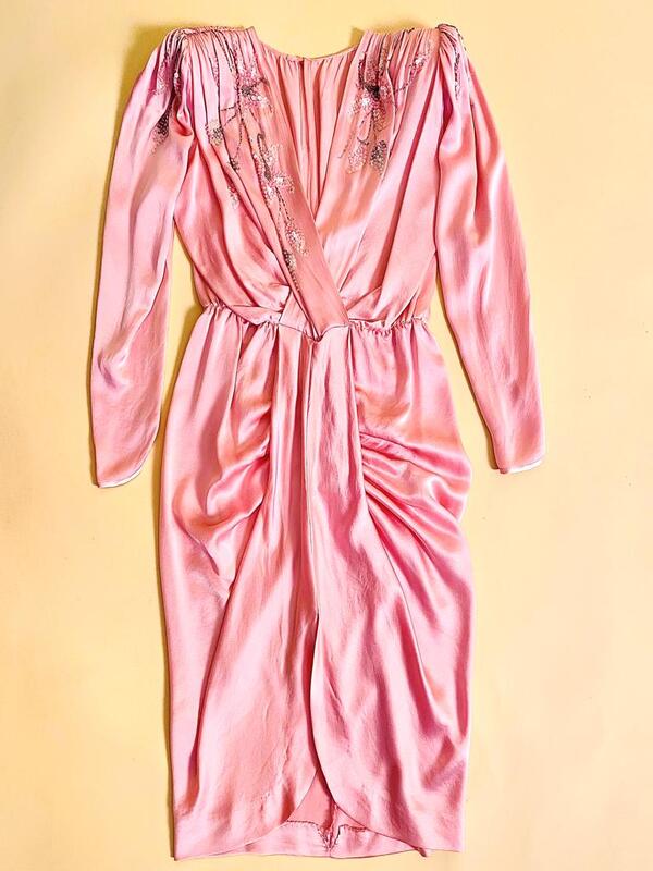 Cocktail dress in seta rosa con ricamo in paillettes