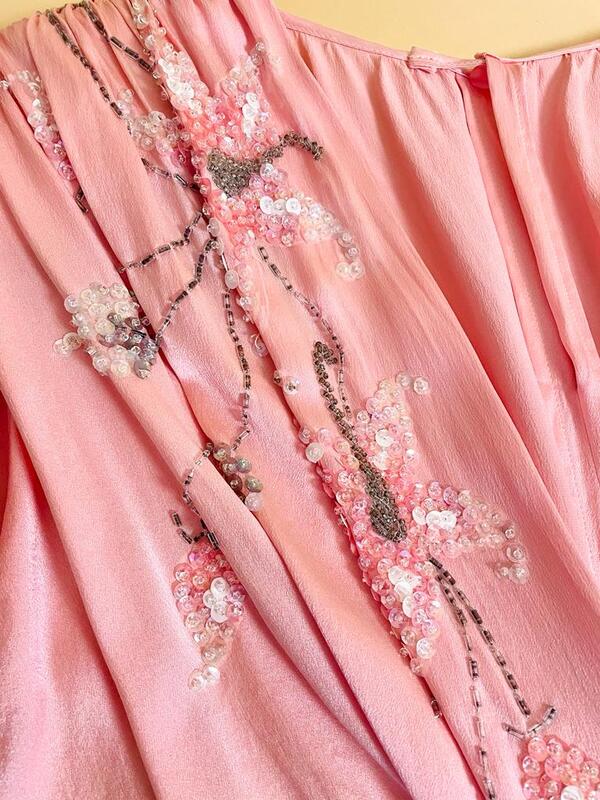 Cocktail dress in seta rosa con ricamo in paillettes