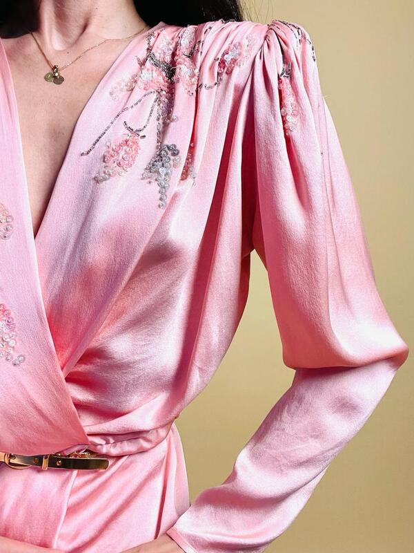 Cocktail dress in seta rosa con ricamo in paillettes