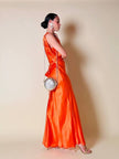 Vestido largo de satén de seda color langosta bordado a mano “Da Fu Gui”