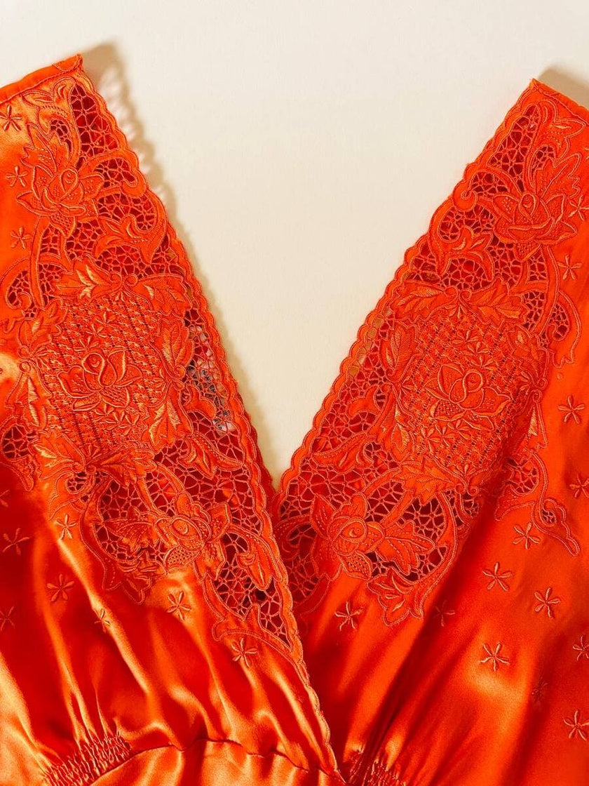 Vestido largo de satén de seda color langosta bordado a mano “Da Fu Gui”
