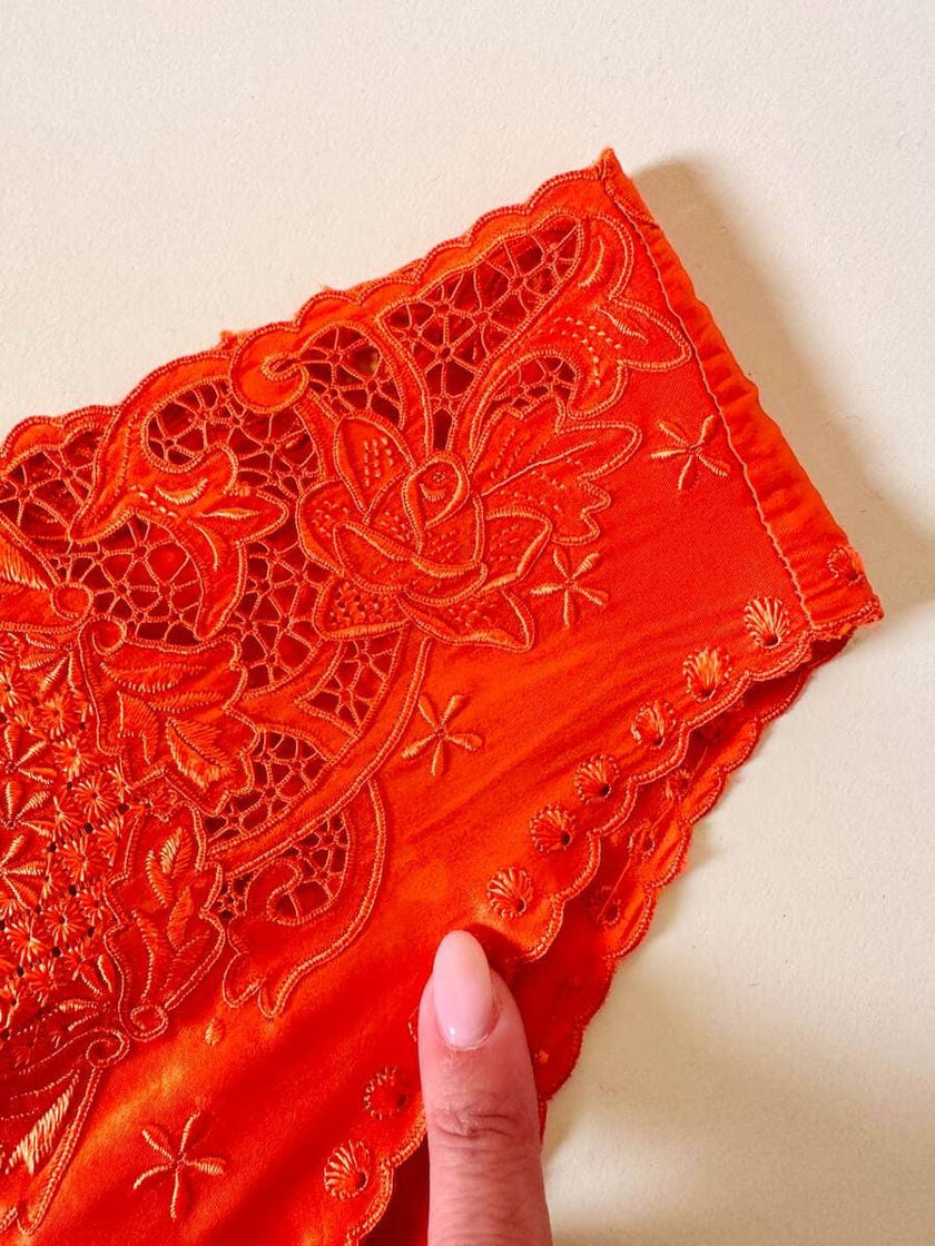 Vestido largo de satén de seda color langosta bordado a mano “Da Fu Gui”