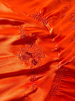 Vestido largo de satén de seda color langosta bordado a mano “Da Fu Gui”