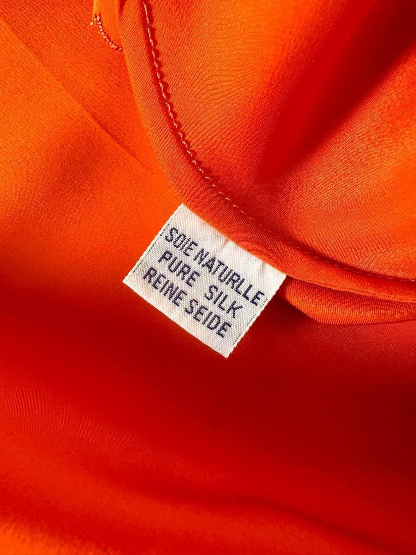 Vestido largo de satén de seda color langosta bordado a mano “Da Fu Gui”