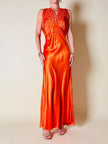 Vestido largo de satén de seda color langosta bordado a mano “Da Fu Gui”