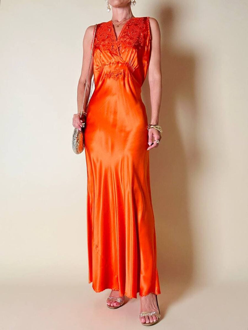 Vestido largo de satén de seda color langosta bordado a mano “Da Fu Gui”