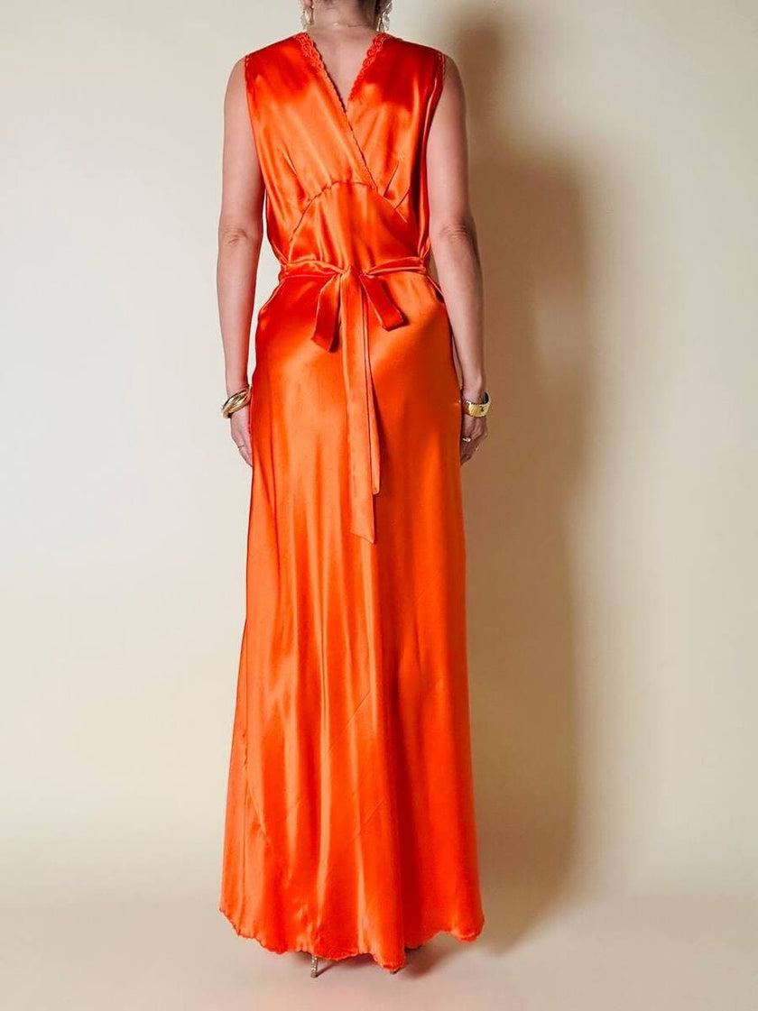 Vestido largo de satén de seda color langosta bordado a mano “Da Fu Gui”
