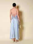 Maxi dress con schiena nuda in raso grigio perla “Mercí”