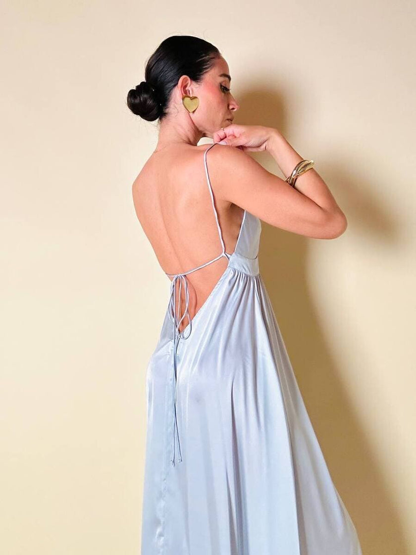 Maxi dress con schiena nuda in raso grigio perla “Mercí”