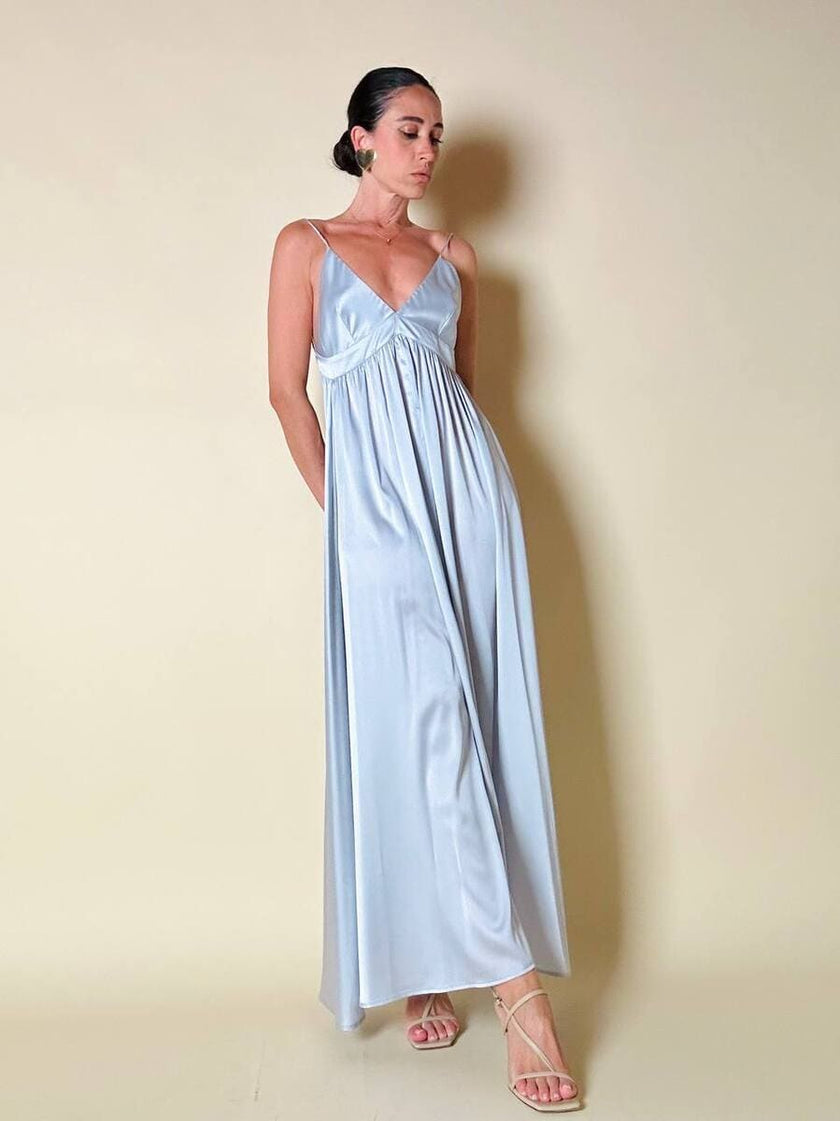 Maxi dress con schiena nuda in raso grigio perla “Mercí”
