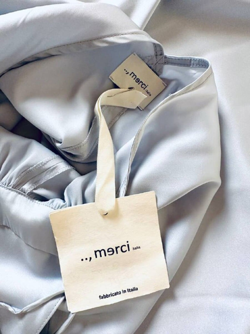 Maxi dress con schiena nuda in raso grigio perla “Mercí”