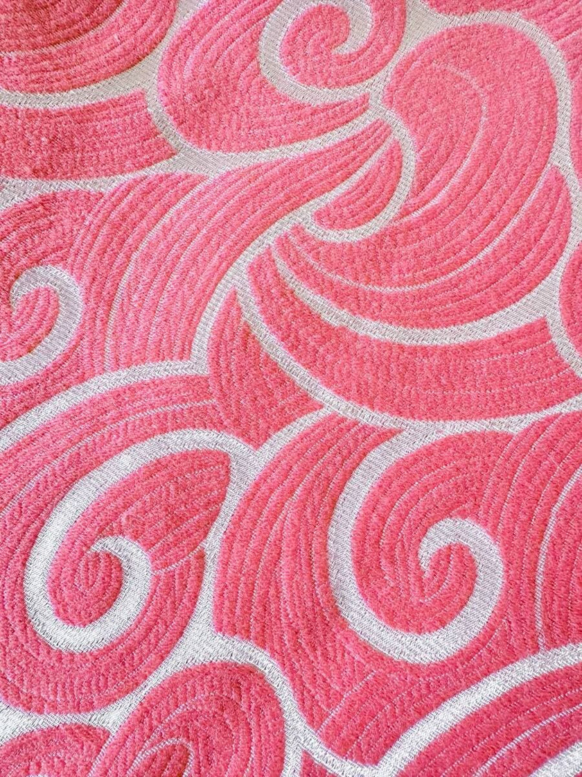 Abito in tessuto Jacquard rosa profilato con marabù in tinta