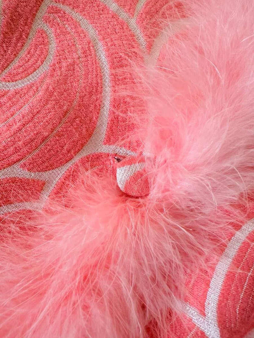 Abito in tessuto Jacquard rosa profilato con marabù in tinta