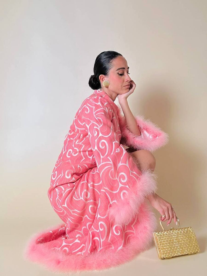 Abito in tessuto Jacquard rosa profilato con marabù in tinta