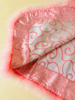 Abito in tessuto Jacquard rosa profilato con marabù in tinta