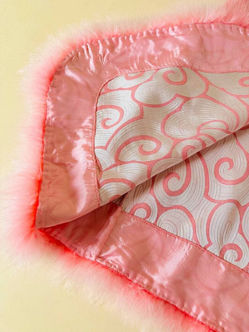 Abito in tessuto Jacquard rosa profilato con marabù in tinta