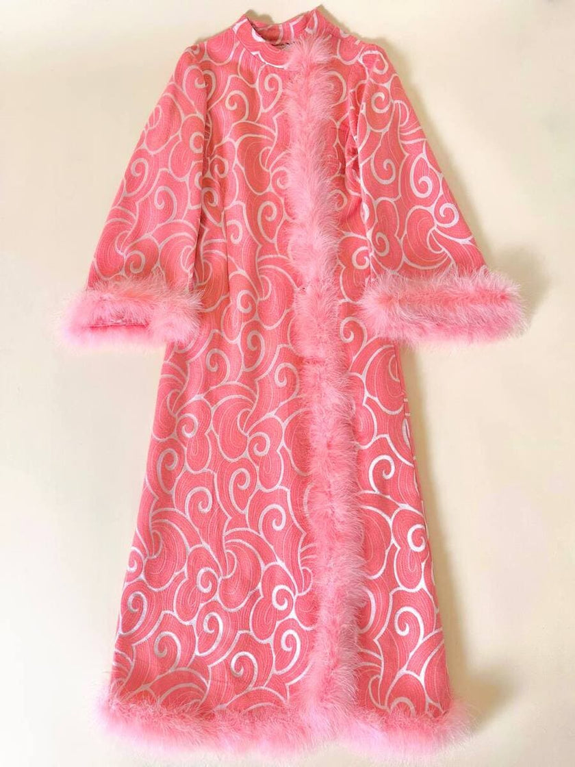 Abito in tessuto Jacquard rosa profilato con marabù in tinta