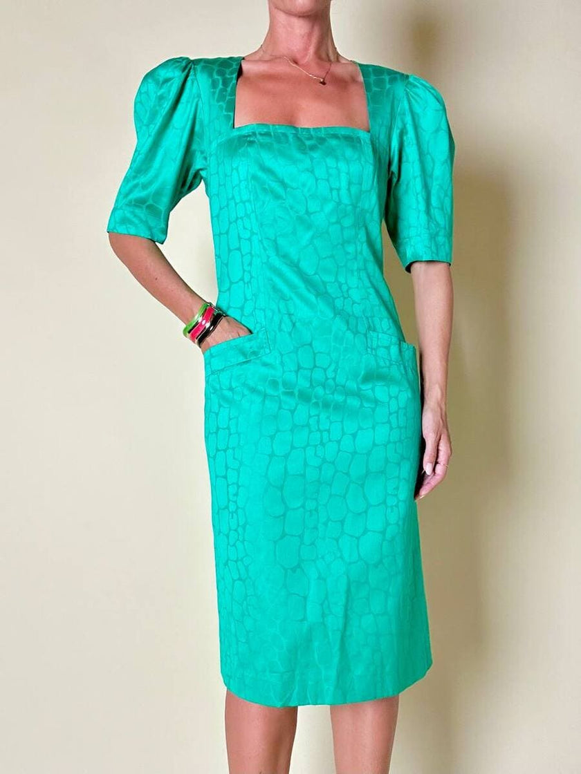 Abito verde smeraldo con abbottonatura posteriore “Yves Saint Laurent”