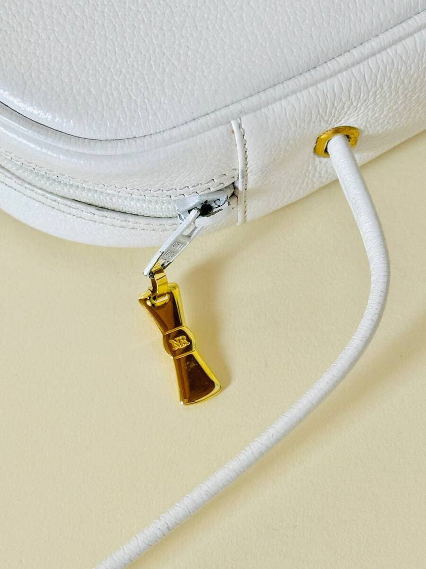 Bandolier vintage Nina Ricci in pelle Bianca con hardware oro