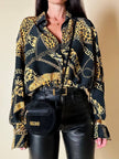 Sac bandoulière en suède noir avec charms dorés « Moschino »