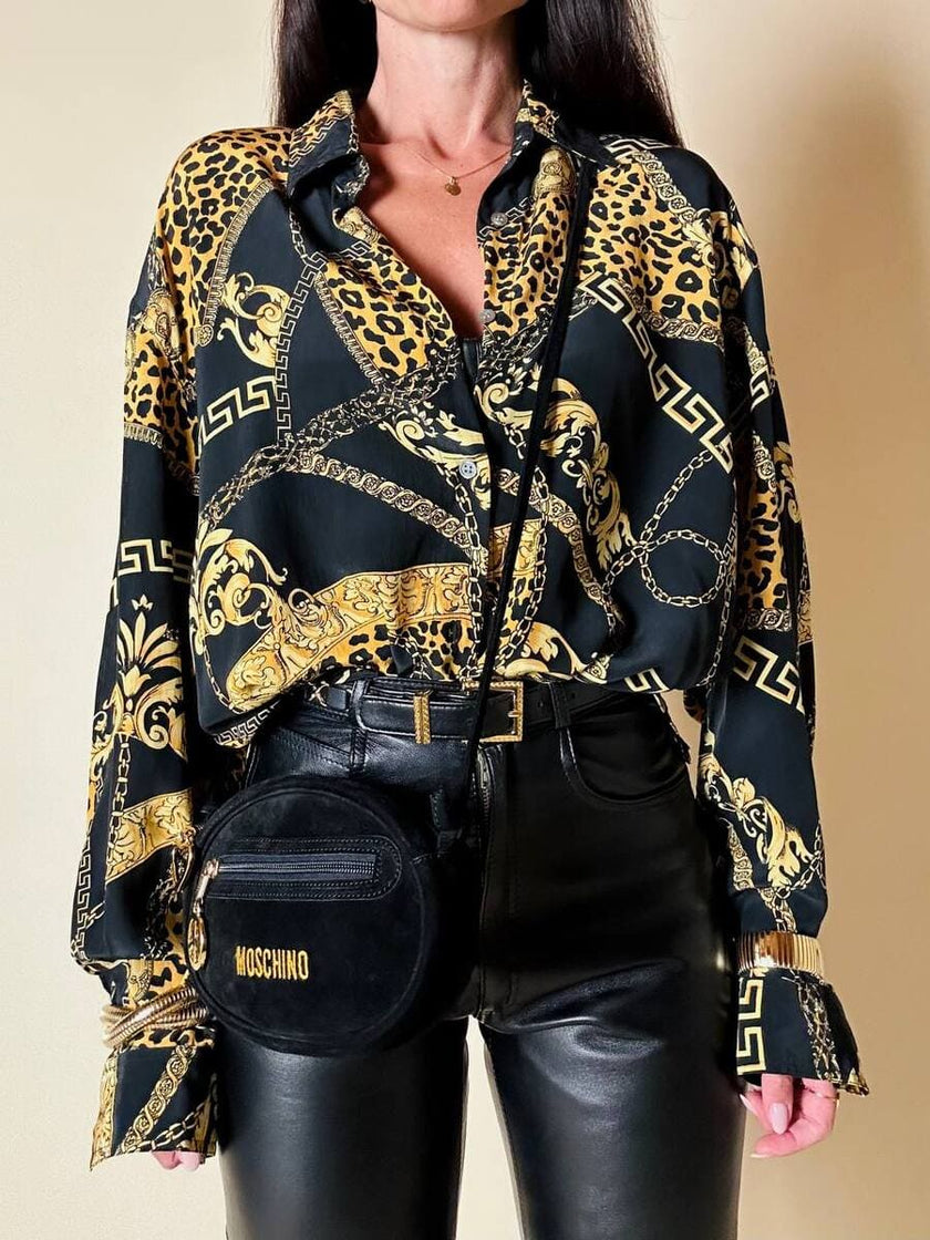 Sac bandoulière en suède noir avec charms dorés « Moschino »