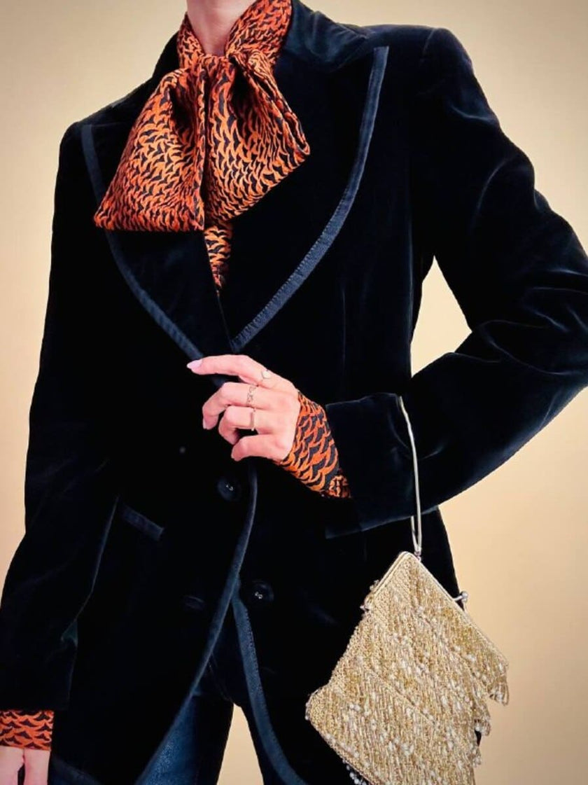 Blazer in velluto nero con profili di gros grain 