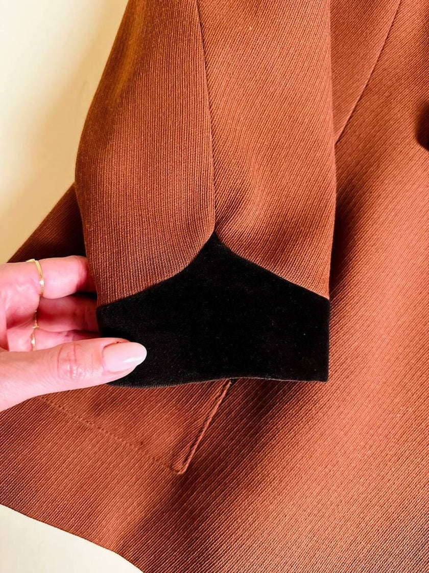 Blazer doppiopetto in lana color ruggine con riporti in velluto cacao Mila Schön