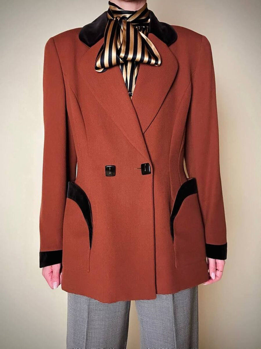 Blazer doppiopetto in lana color ruggine con riporti in velluto cacao Mila Schön