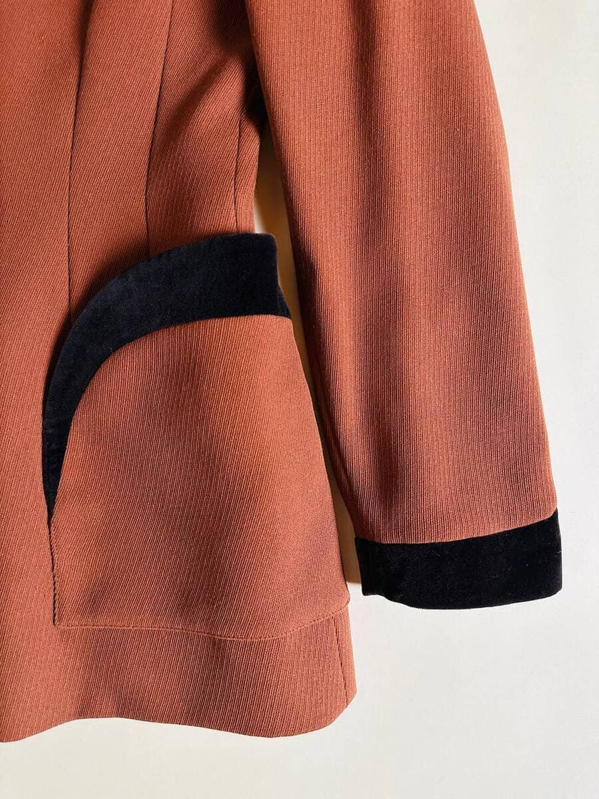 Blazer doppiopetto in lana color ruggine con riporti in velluto cacao Mila Schön