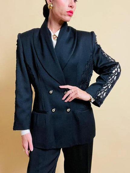 Blazer nero con inserti di pizzo macramè 