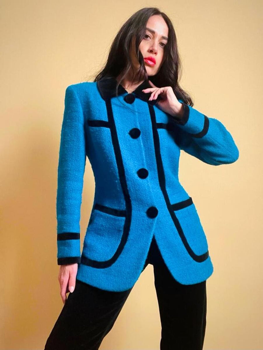 Blazer in lana e mohair ciano con riporti di velluto nero 