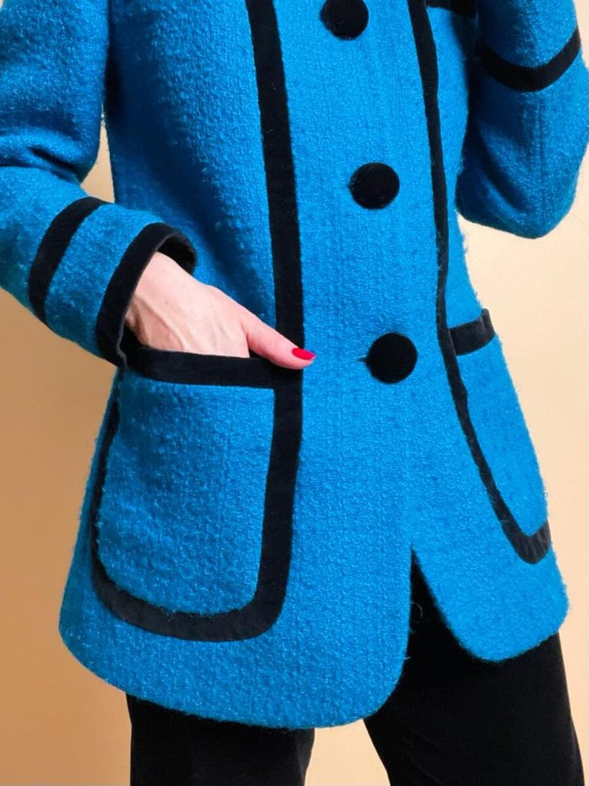 Blazer in lana e mohair ciano con riporti di velluto nero 