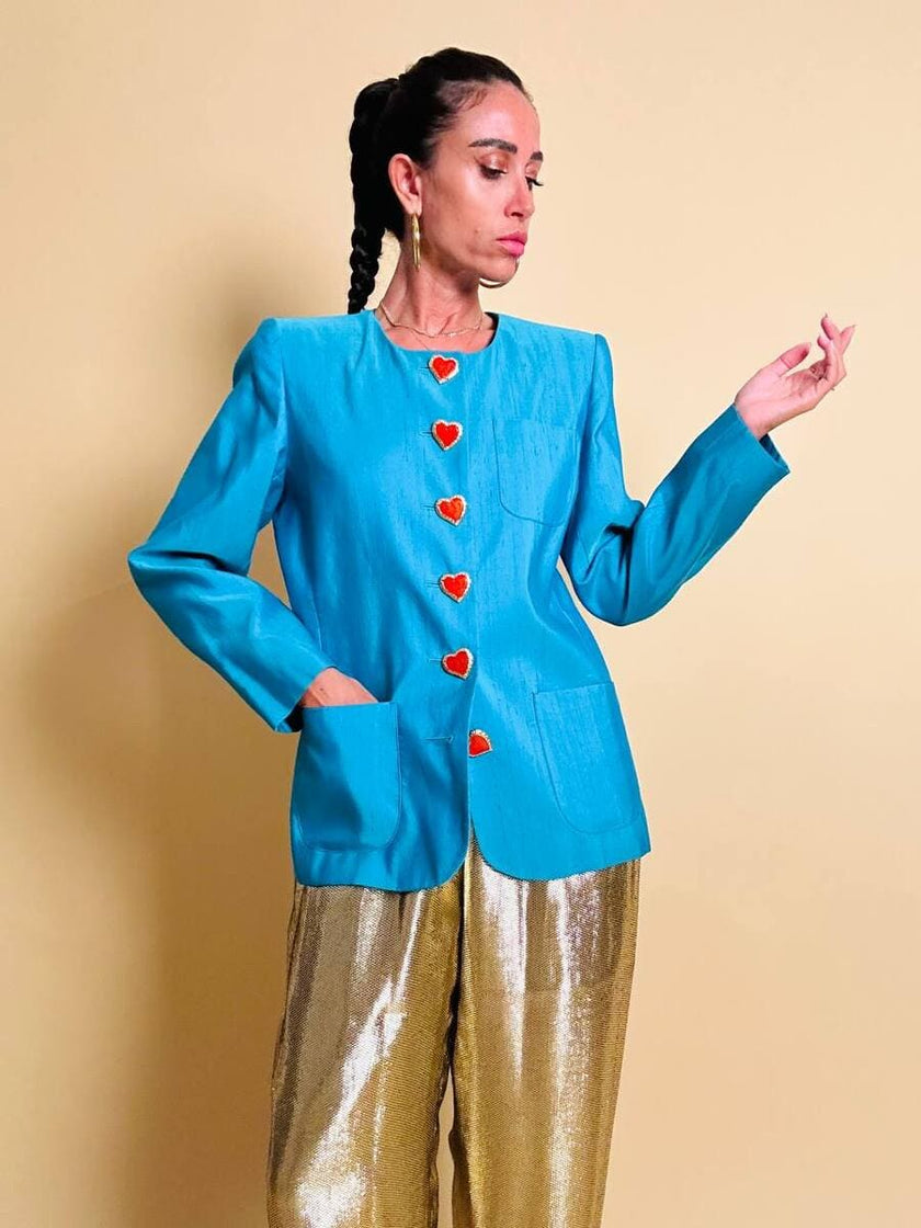 Blazer in shantung turchese con bottoni rossi a forma di cuore 