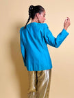 Blazer in shantung turchese con bottoni rossi a forma di cuore 