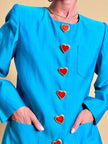 Blazer in shantung turchese con bottoni rossi a forma di cuore 