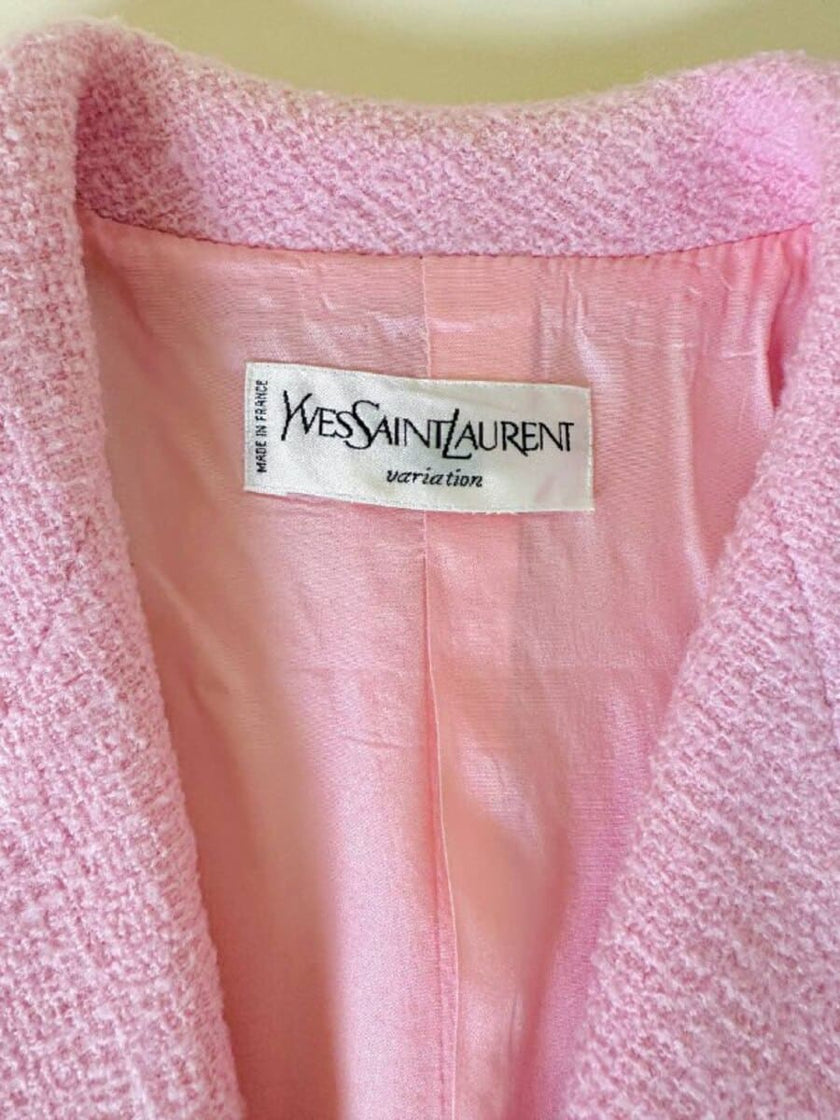 Blazer rosa con bottone gioiello in madreperla “Yves Saint Laurent”