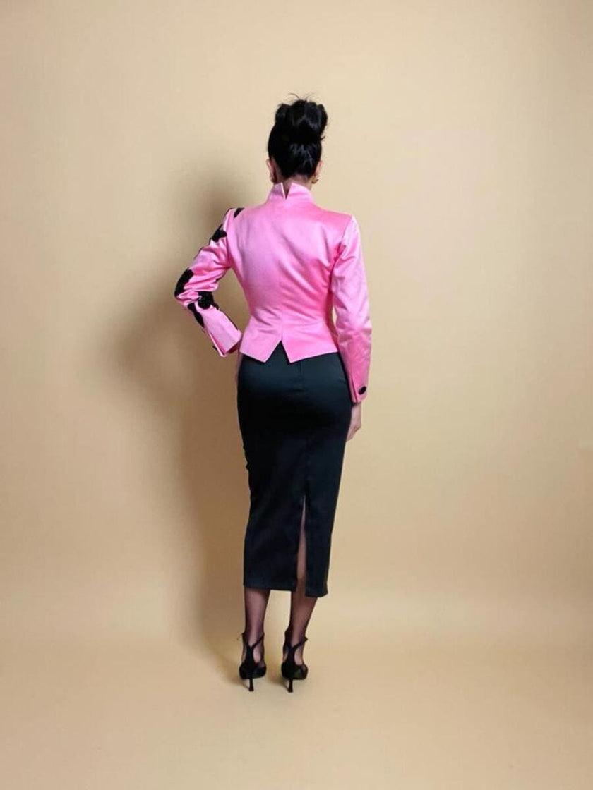 Blazer rosa con maxi fiori in paillettes nere 
