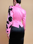 Blazer rosa con maxi fiori in paillettes nere 