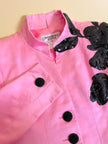 Blazer rosa con maxi fiori in paillettes nere 