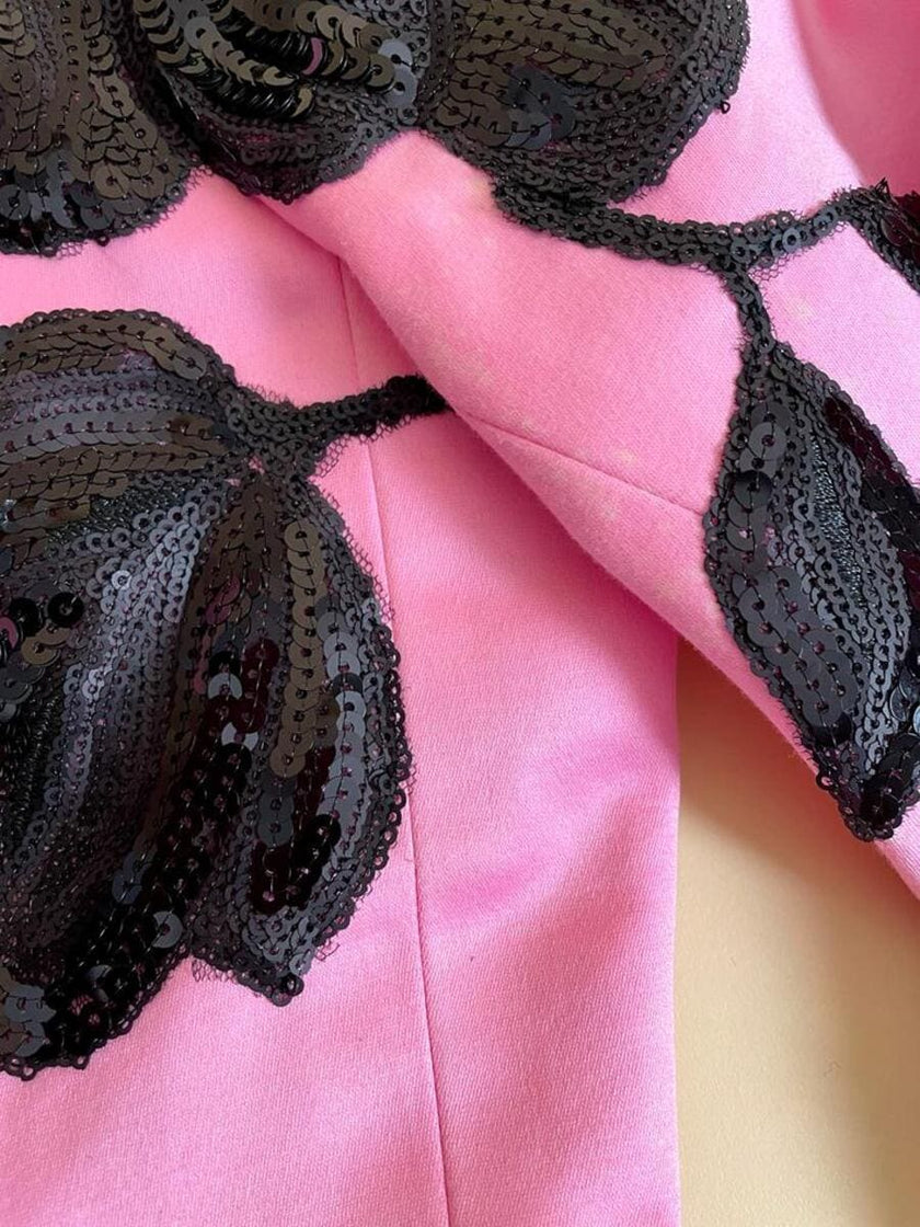 Blazer rosa con maxi fiori in paillettes nere 