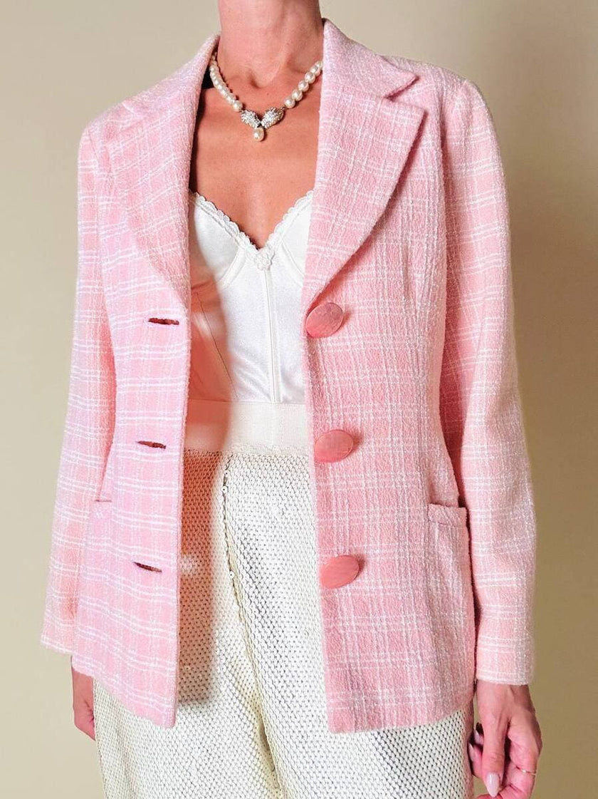 Blazer rosa con maxi bottoni intarsiati di madreperla “Gai Mattiolo Couture”
