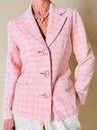 Blazer rosa con maxi bottoni intarsiati di madreperla “Gai Mattiolo Couture”