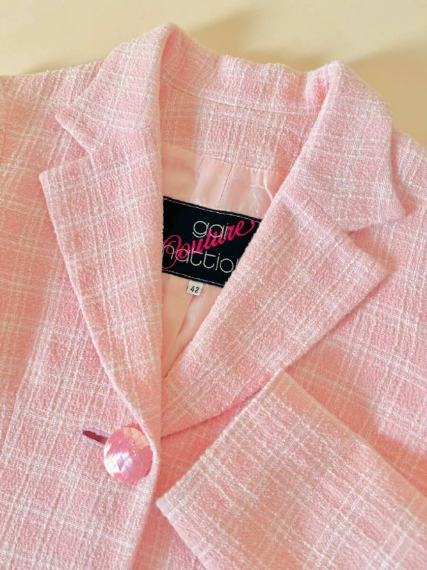 Blazer rosa con maxi bottoni intarsiati di madreperla “Gai Mattiolo Couture”