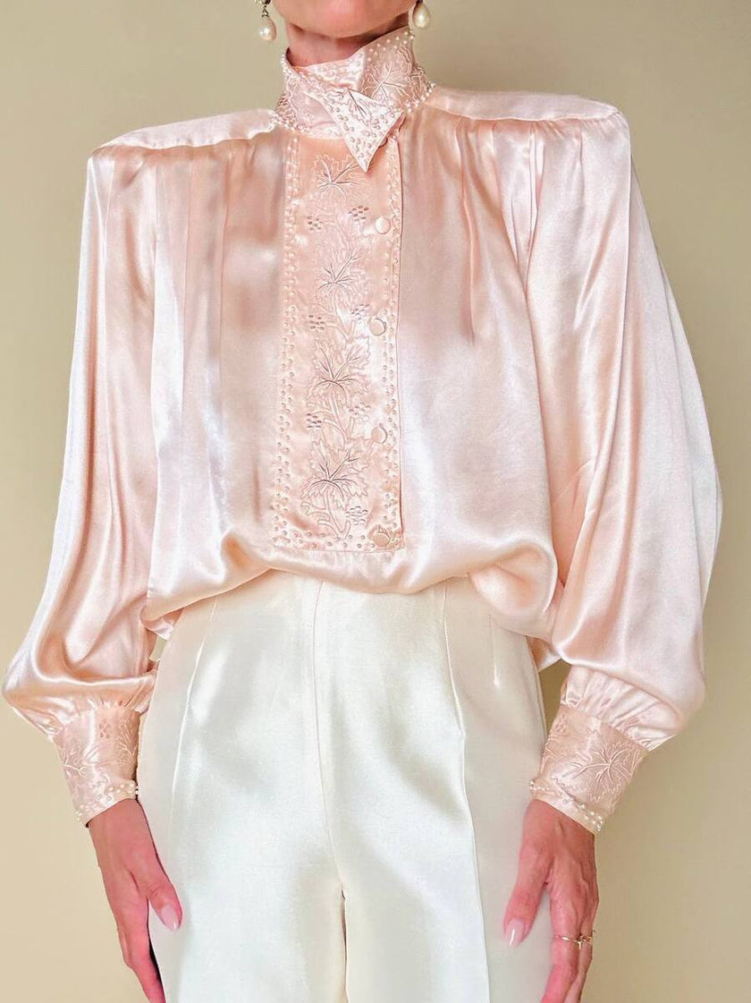 Blusa in raso di seta rosa pastello con ricamo pampino e micro perle “Paul Alexander”